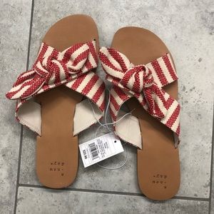 NWT Target bow sandals